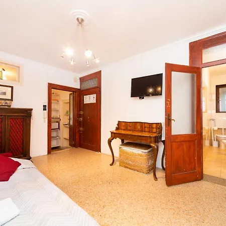 Ca' Alle Gondolette By Sarlux * Venezia